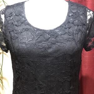 Isaac Mizrahi black lace lined top size S